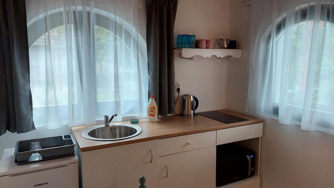 Eva House Pacir