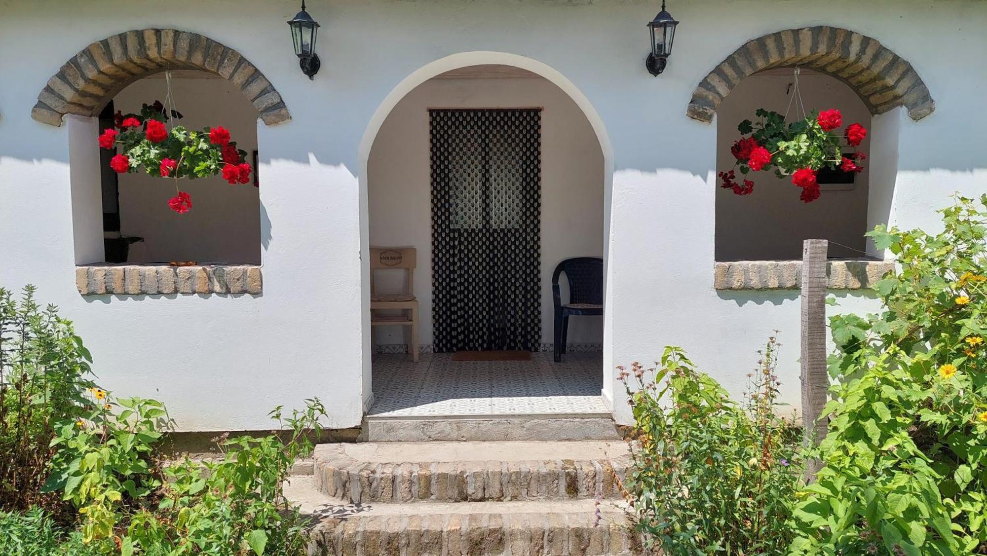Eva House Guest house Pacir